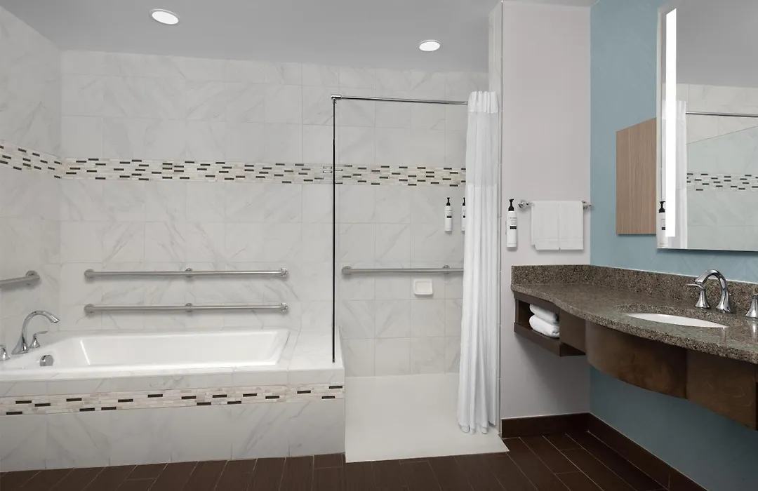 Hilton Garden Inn Greensboro Airport - Newly Renovated!-1