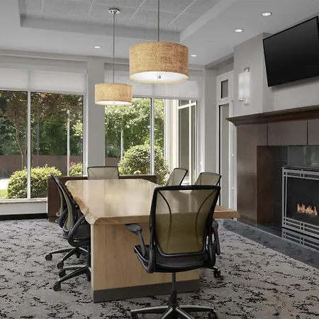Hilton Garden Inn Greensboro Airport - Newly Renovated!-3